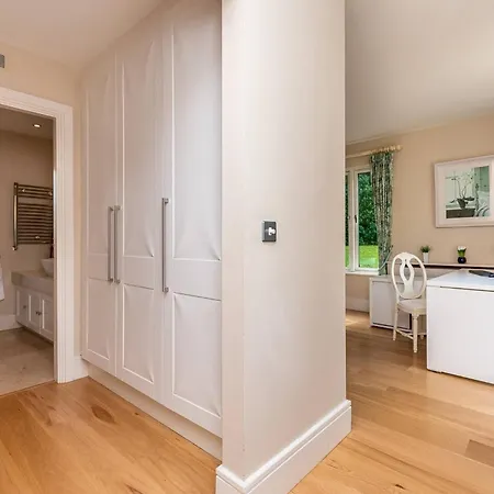 Luxury 4 Bed In Sheen Falls Feriehus