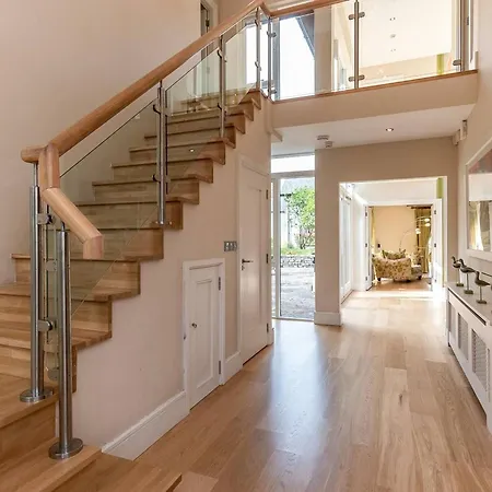 Luxury 4 Bed In Sheen Falls *