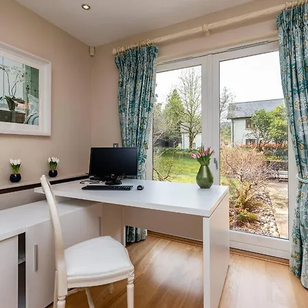 Luxury 4 Bed In Sheen Falls Feriehus