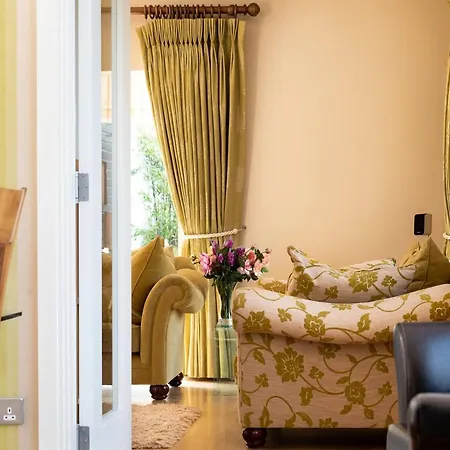Luxury 4 Bed In Sheen Falls Feriehus *
