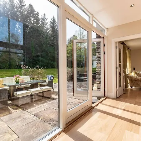 Luxury 4 Bed In Sheen Falls Feriehus