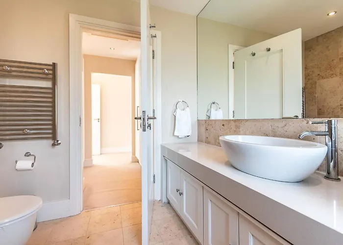 Luxury 4 Bed In Sheen Falls *